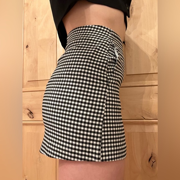 Urban Outfitters - Black & White Checkered Mini Skirt - Picture 3 of 7